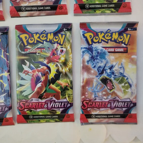 11 Packs Pokemon Scarlet and Violet Cards Factory Sealed Plus 2 Keychains - Picture 5 of 8